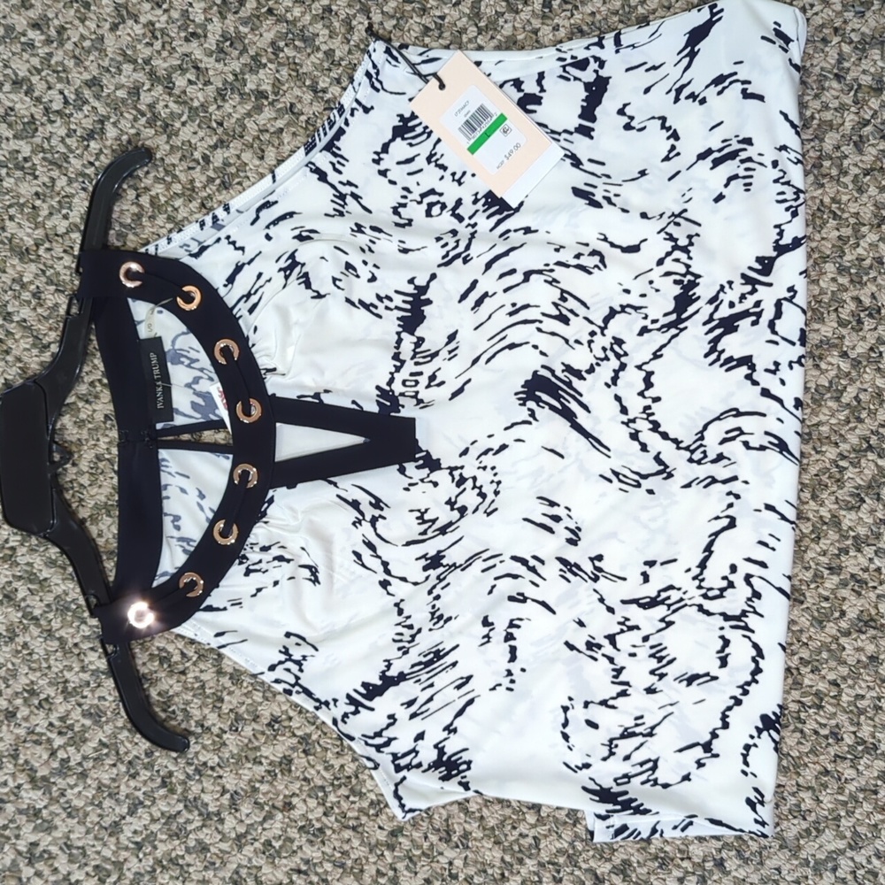 LAST OFFER!! Beautiful classy Ivanka Trump blouse! Stylish New size large roomy